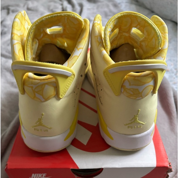 Nike Jordan 6 Retro Dynamic Yellow - Picture 4 of 9